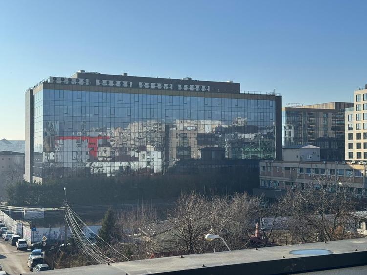 Apartament cu 2 camere semidecomandat, mobilat în Central