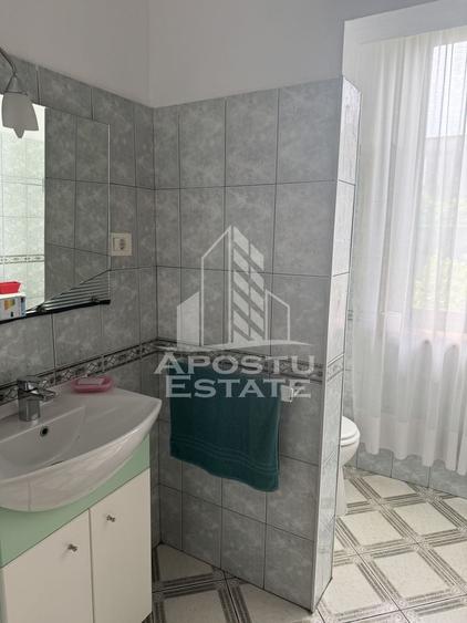 Casă individuală cu 7 camere cu Canalizare în Ghiroda