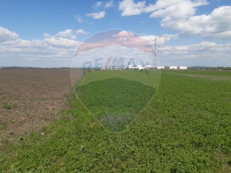 Teren Construcții intravilan de 2730 mp, în Stupini