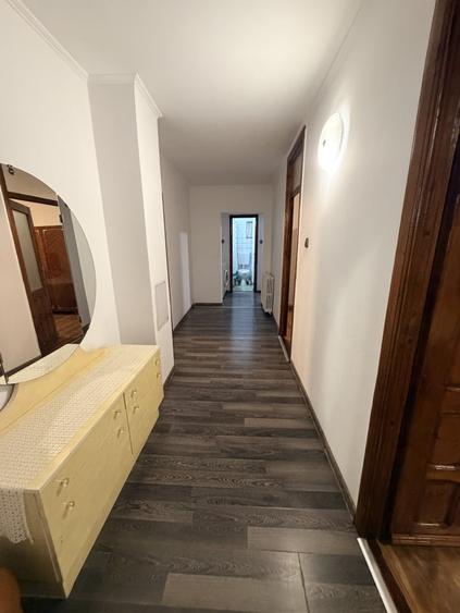 Apartament cu 4 camere decomandat, mobilat în 1 Mai