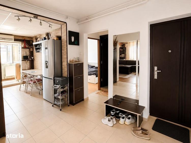 Apartament cu 4 camere semidecomandat în Berceni