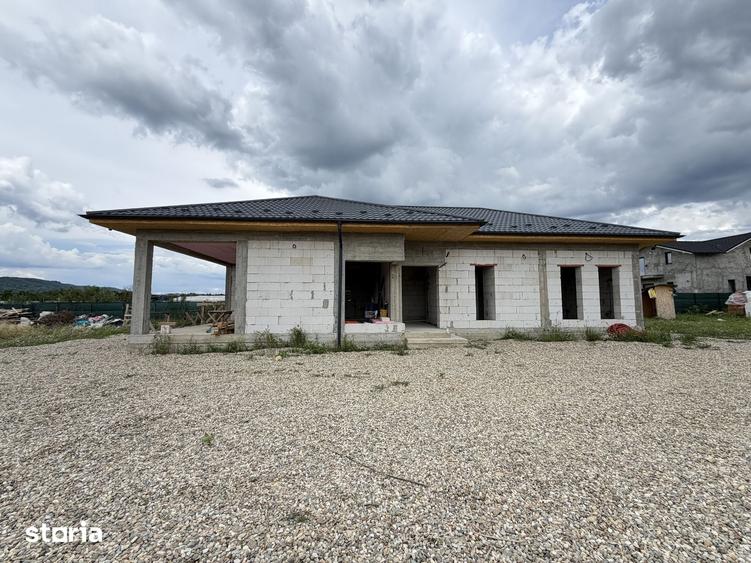 Casă cu 4 camere cu Teren 400 Mp în Central