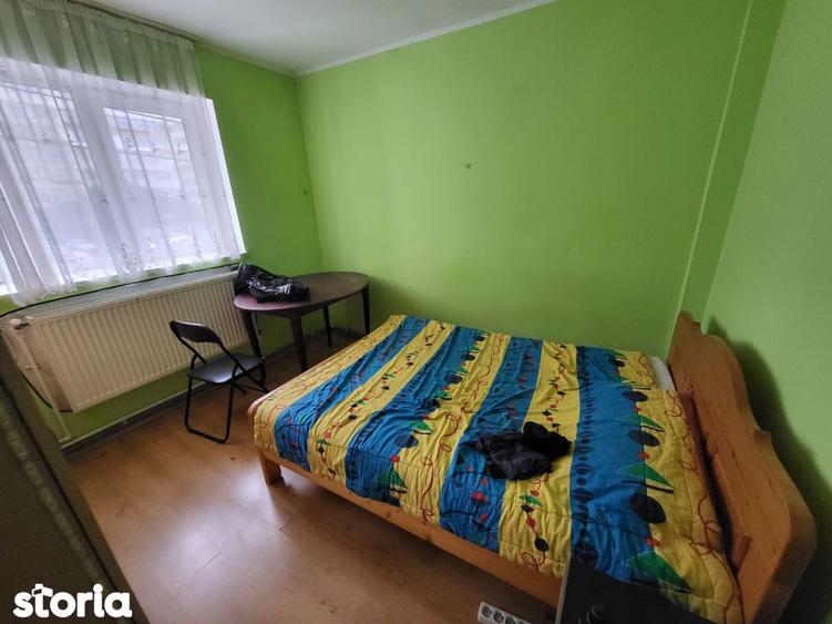 Apartament cu 4 camere decomandat în Micro 19