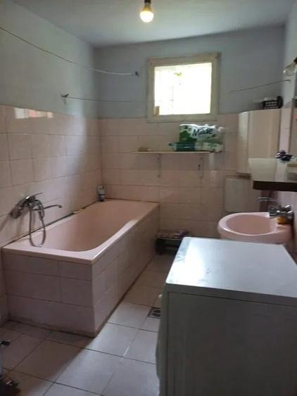 Casă individuală cu 5 camere cu Teren 6000 Mp în Mălini