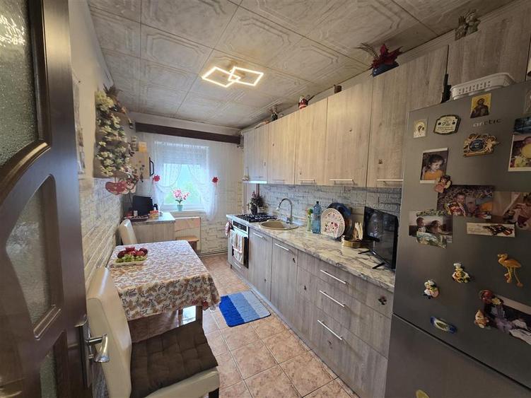 Apartament cu 4 camere decomandat, mobilat în Exterior Est