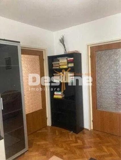 Apartament cu 3 camere semidecomandat, mobilat în Drumul Taberei