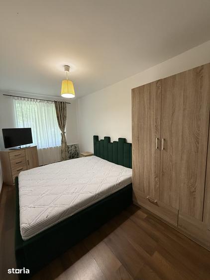 Apartament cu 4 camere semidecomandat, mobilat în Exterior Vest