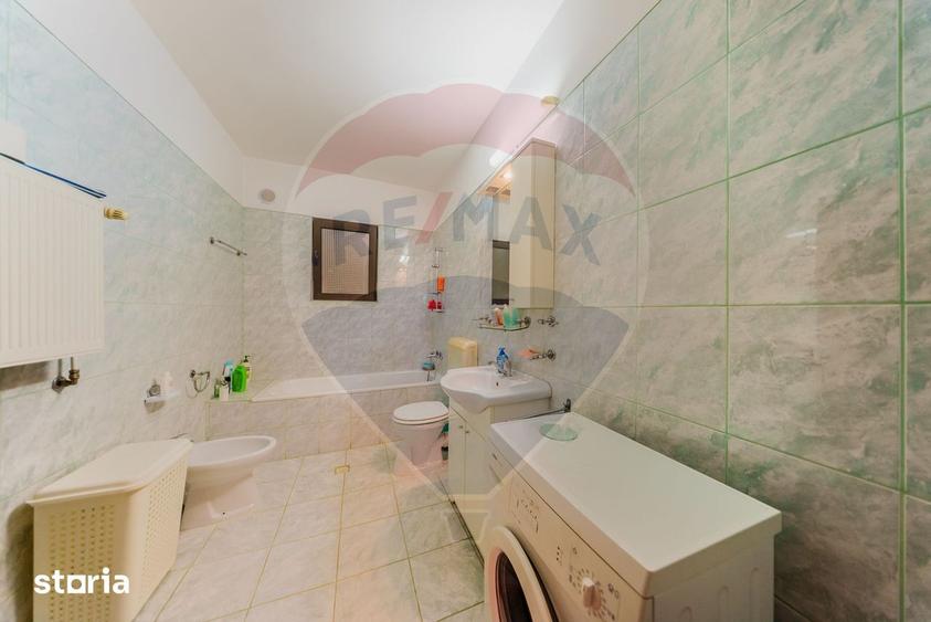 Casă cu 7 camere cu Teren 1588 Mp în Zădăreni