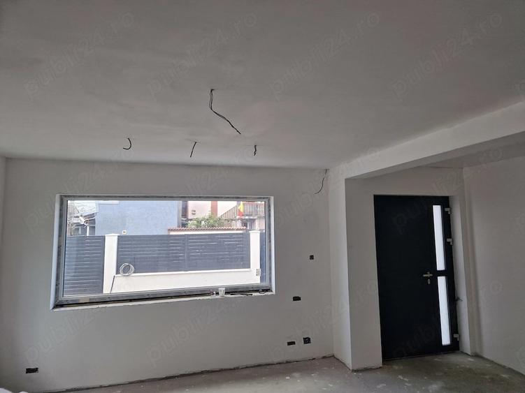 Casă cu 5 camere cu Teren 220 Mp în Pantelimon