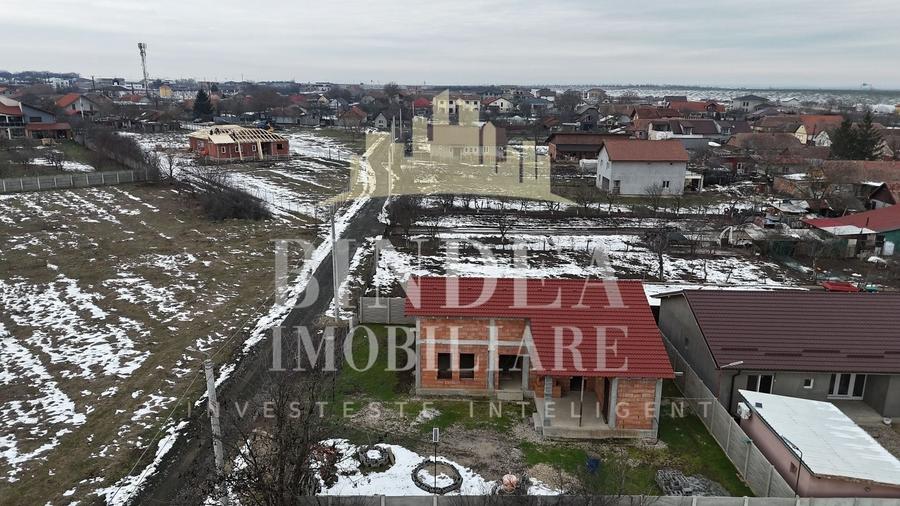 Casă individuală cu 3 camere cu Canalizare în Giarmata