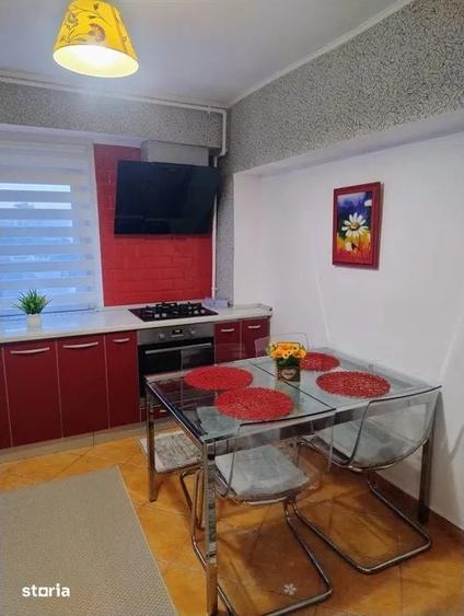 Apartament cu 4 camere decomandat în Tei