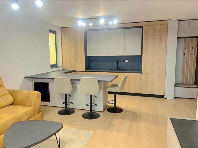 Apartament cu 2 camere decomandat, mobilat în Faleza Nord