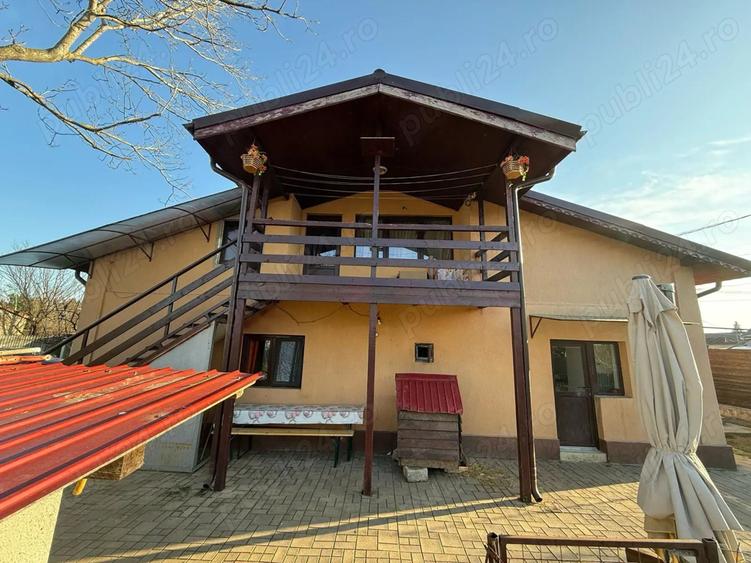 Casă cu 6 camere cu Teren 1359 Mp în Glina