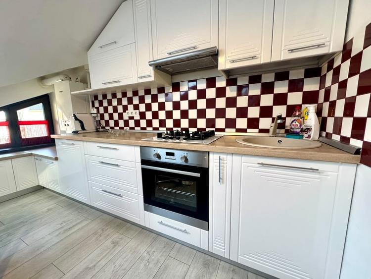 Apartament cu 3 camere decomandat, mobilat în Europa