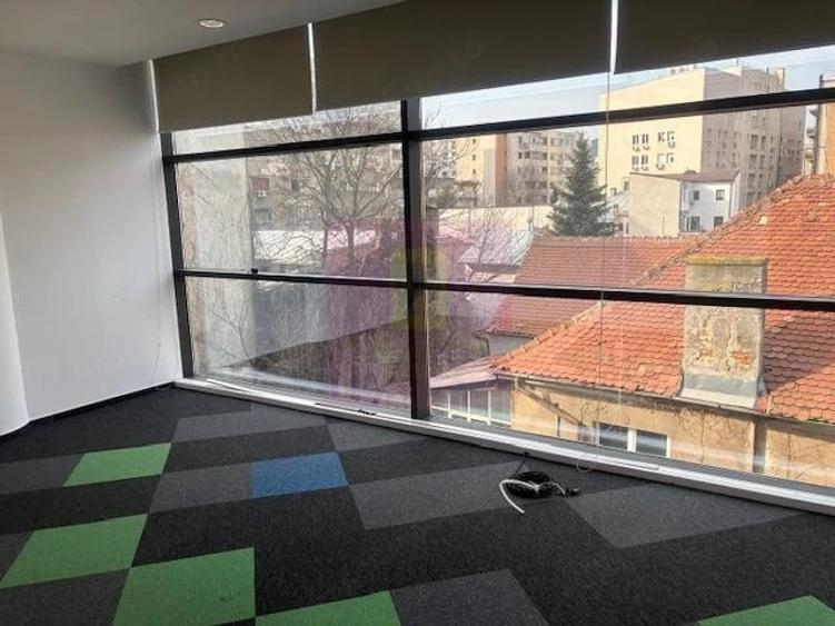 Spațiu comercial, de 556 mp, în Universitate