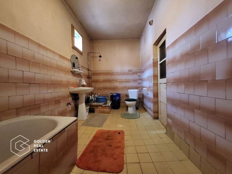 Casă individuală cu 5 camere cu Canalizare în Central