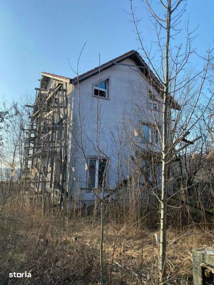 Casă cu 4 camere cu Teren 348 Mp în Tărtășești