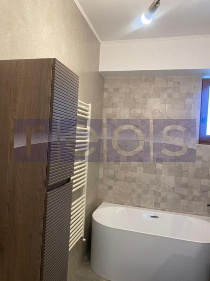 Apartament cu 3 camere decomandat, mobilat în Băneasa
