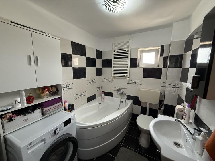 Apartament cu 2 camere semidecomandat, mobilat în Central