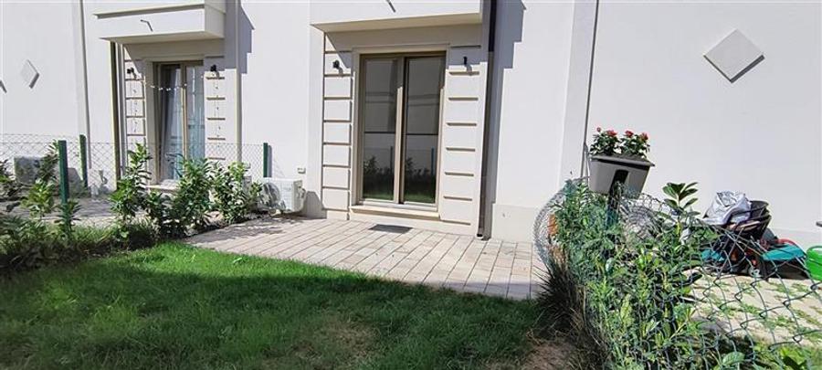 Oferta Premium: Apartament cu Gradina in Complexul Monarch,COMISION 0% - 1