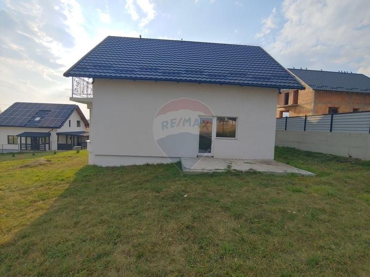 Casă individuală cu 5 camere cu Teren 560 Mp în Șcheia