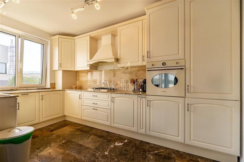 Apartament cu 4 camere semidecomandat în Borhanci