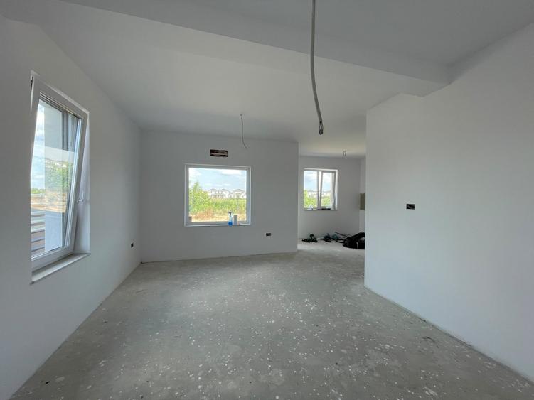 Duplex cu 3 camere cu Canalizare în Moșnița Nouă