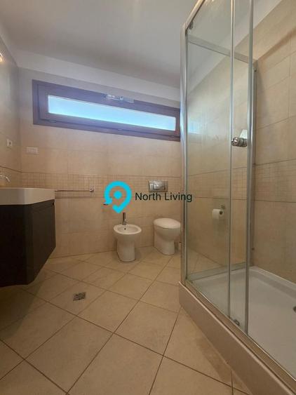 Duplex cu 6 camere cu Canalizare în Central