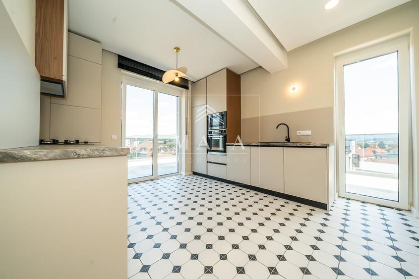 Apartament cu 4 camere decomandat în Central