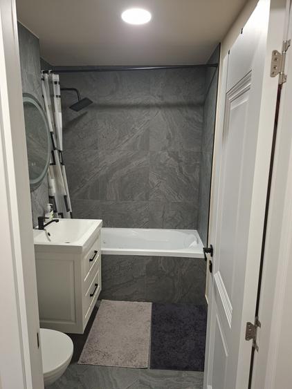 Apartament cu 4 camere decomandat în Central