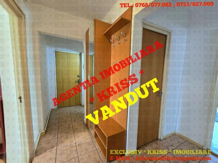 Apartament cu 3 camere decomandat în Găvana