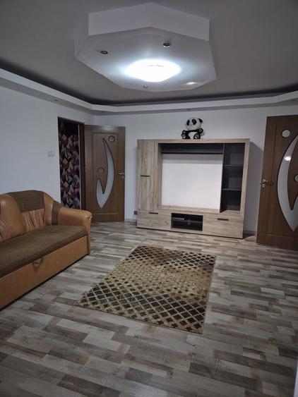 Apartament cu 2 camere semidecomandat în Broșteni