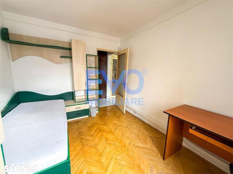 Apartament cu 3 camere decomandat în Nicolina