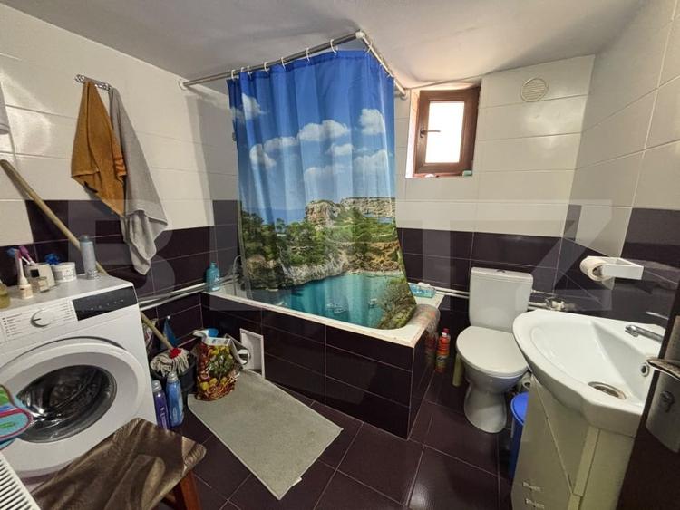 Casă individuală cu 5 camere cu Canalizare în Sud-Est