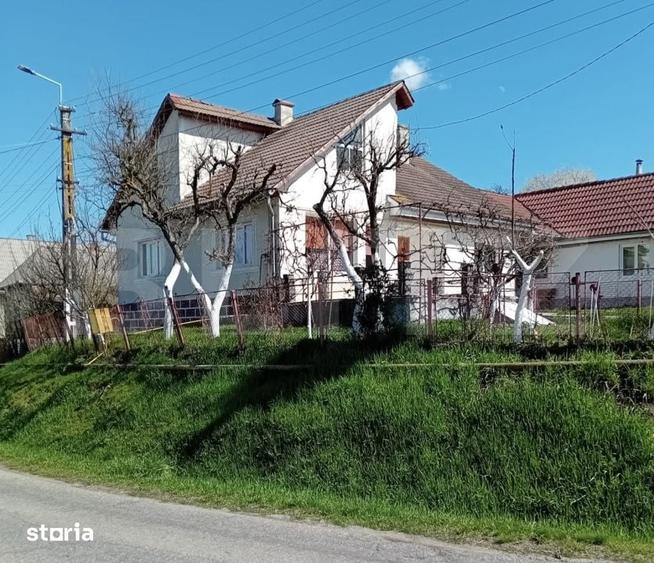 Casă cu 5 camere cu Teren 1022 Mp în Șieu