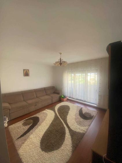 Apartament cu 3 camere decomandat în Micro 16