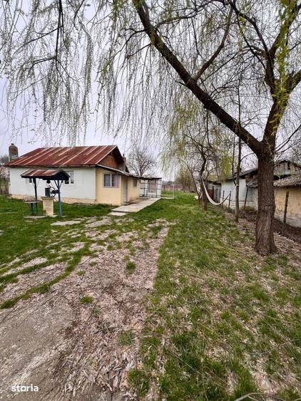 Casă cu 4 camere cu Teren 2244 Mp în Oveselu