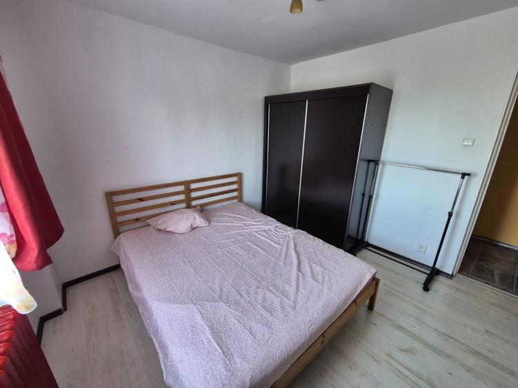 Apartament cu 3 camere decomandat, mobilat în Alexandru Obregia