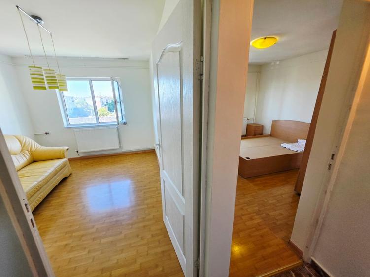 Apartament cu 3 camere decomandat în Enachiță Văcărescu