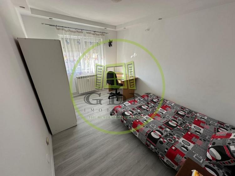 Apartament cu 3 camere decomandat, mobilat în Rovine
