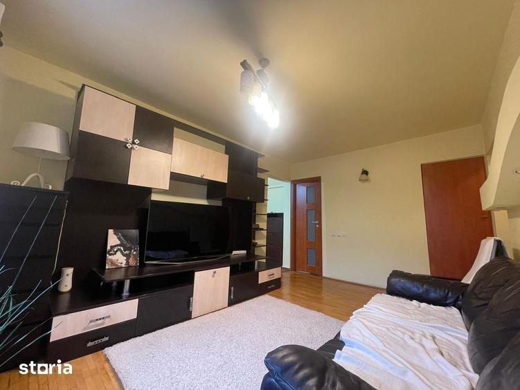 Apartament cu 3 camere, mobilat în Tei