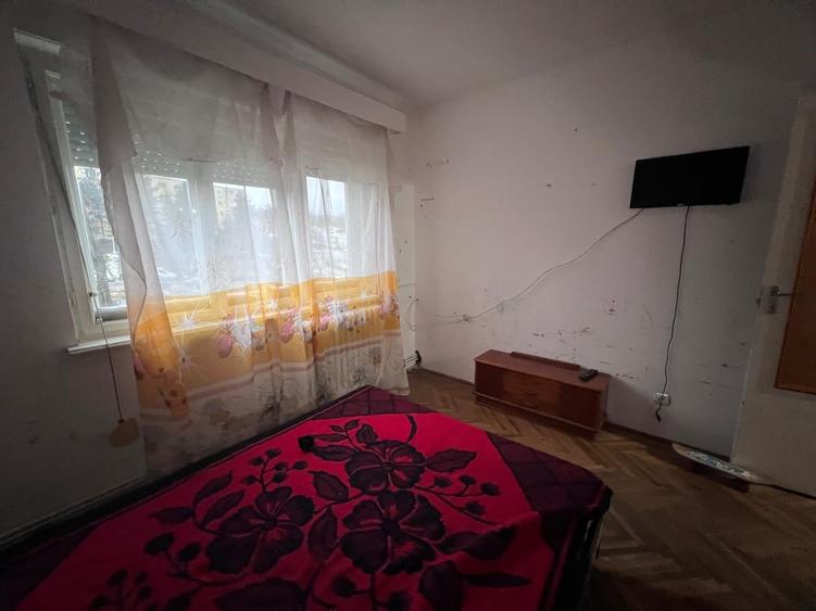 Apartament cu 3 camere decomandat în Minerul