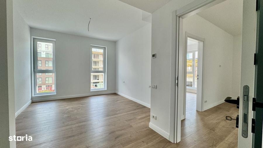 Apartament cu 3 camere semidecomandat în Est