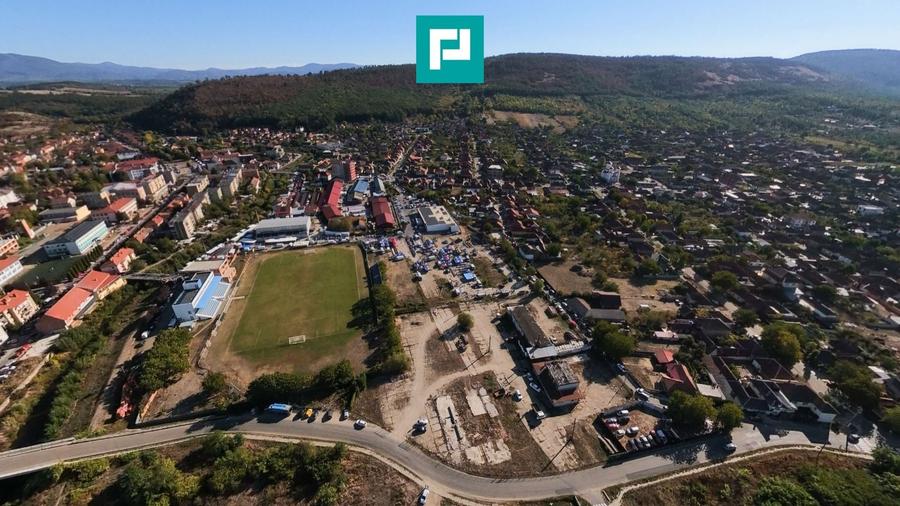 Teren Construcții intravilan de 9871 mp, în Central