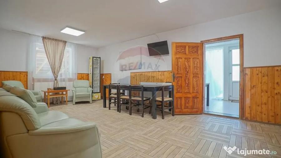 Casă cu 10 camere cu Teren 1137 Mp în Moieciu