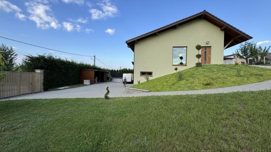 Casă cu 4 camere cu Teren 1591 Mp în Ciugud