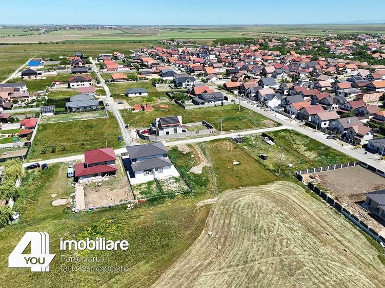 Casă cu 5 camere cu Teren 350 Mp în Livada