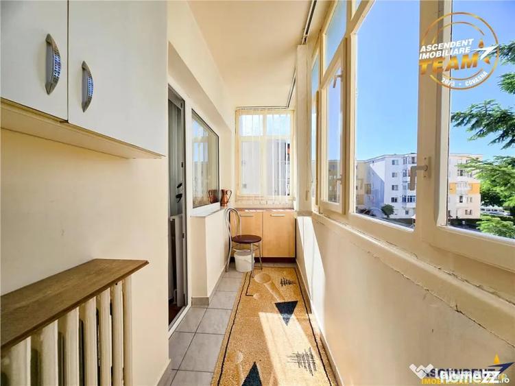 Apartament cu 4 camere decomandat în Central