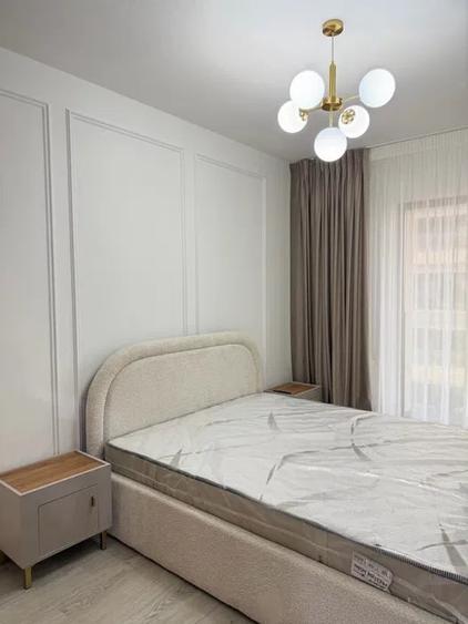 Apartament cu 3 camere semidecomandat, mobilat în Dristor