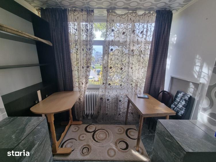 Apartament cu 3 camere decomandat în Podu Roș
